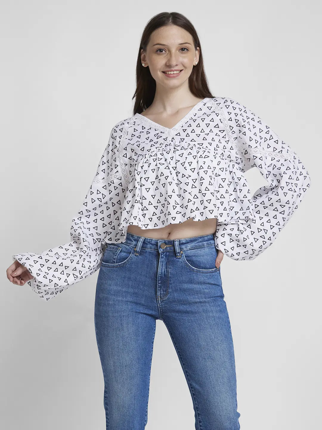 Spykar Women White Cotton Slim Fit Full Sleeve V-Neck Printed Crop Top