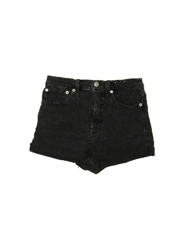 Denim Shorts in Dark Wash