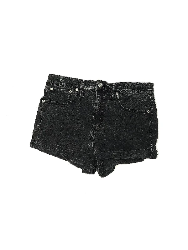 Denim Shorts in Dark Wash