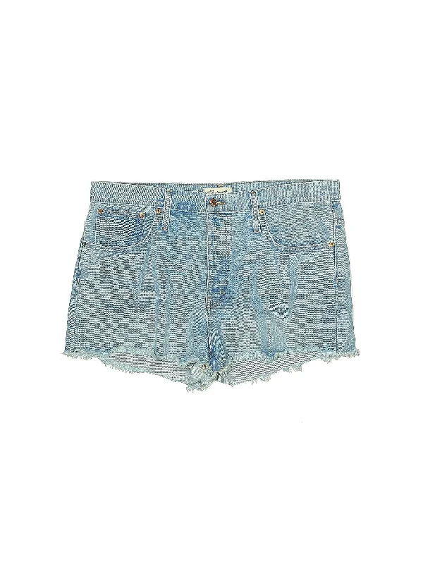 Denim Shorts in Light Wash