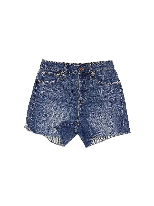 Denim Shorts in Medium Wash