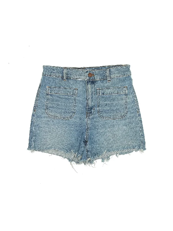 Low-Rise Denim Shorts in Medium Wash