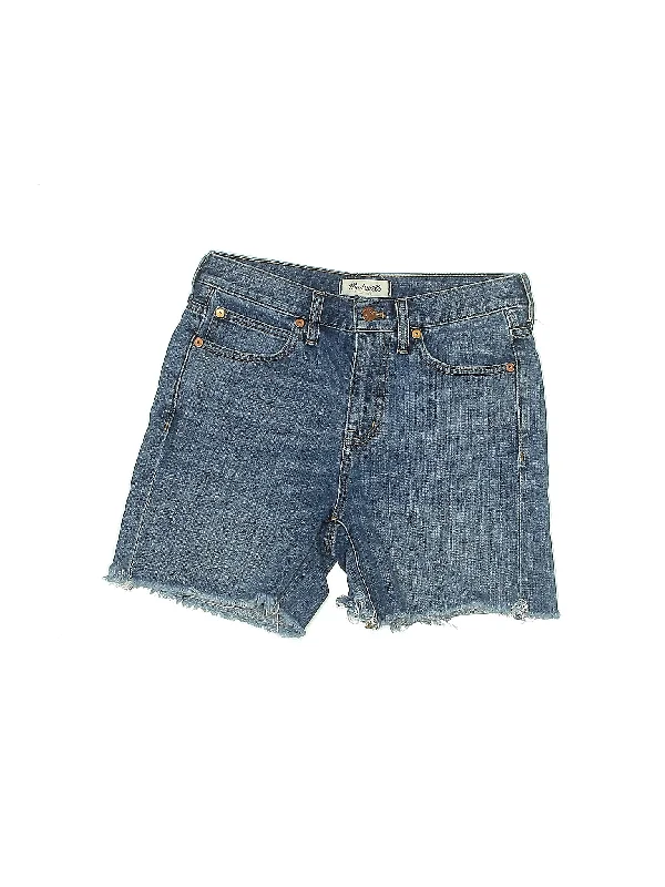 Low-Rise Denim Shorts in Medium Wash