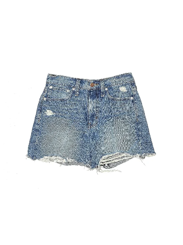 Low-Rise Denim Shorts in Medium Wash