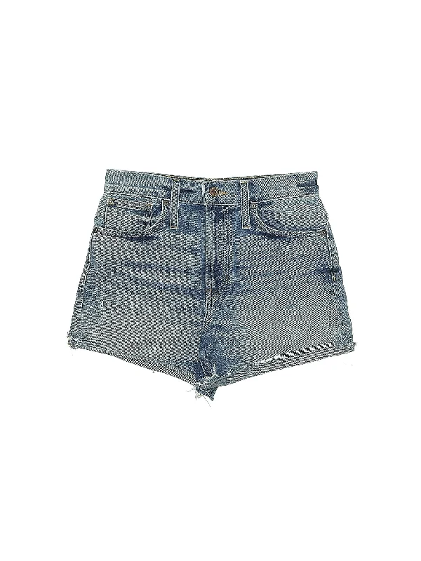 Mid-Rise Denim Shorts in Medium Wash